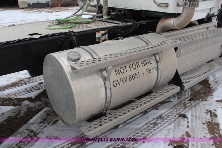 image for item K7027 2010 Kenworth W900 semi truck