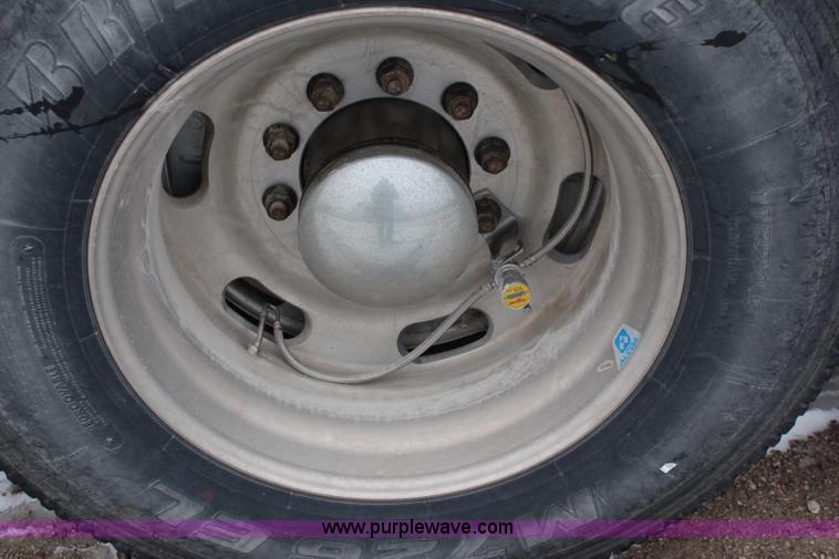 image for item K7027 2010 Kenworth W900 semi truck