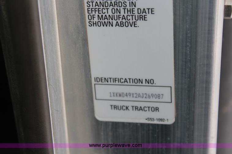 image for item K7027 2010 Kenworth W900 semi truck