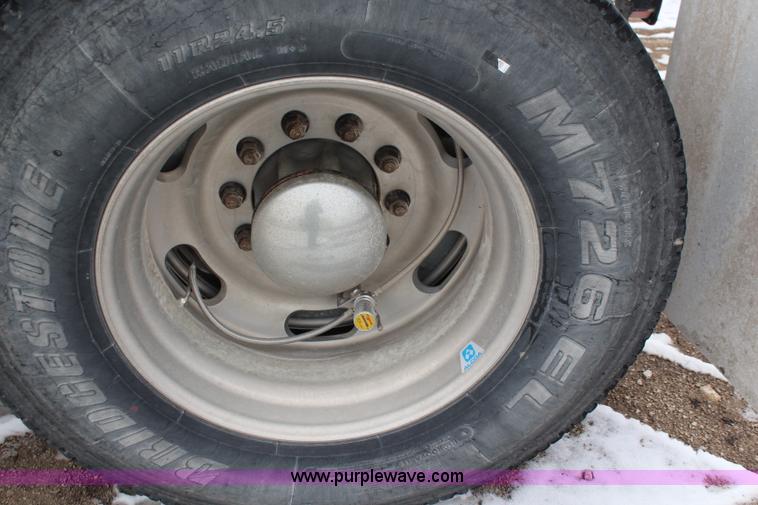 image for item K7027 2010 Kenworth W900 semi truck