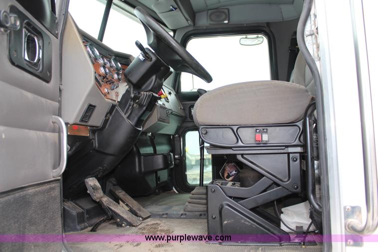 image for item K7028 2008 Peterbilt 340 dump truck