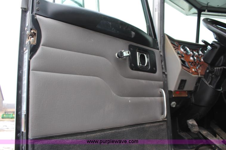 image for item K7028 2008 Peterbilt 340 dump truck