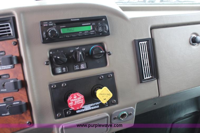 image for item K7028 2008 Peterbilt 340 dump truck