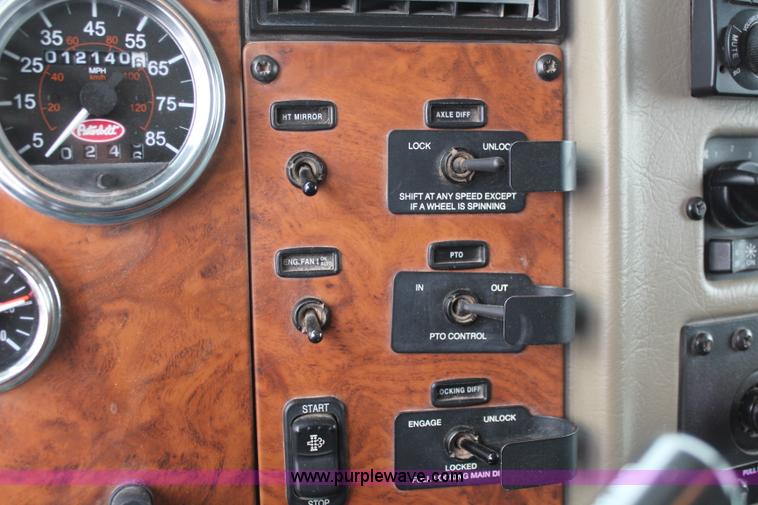 image for item K7028 2008 Peterbilt 340 dump truck