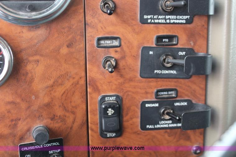 image for item K7028 2008 Peterbilt 340 dump truck