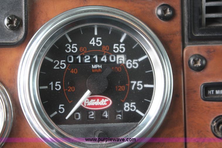 image for item K7028 2008 Peterbilt 340 dump truck