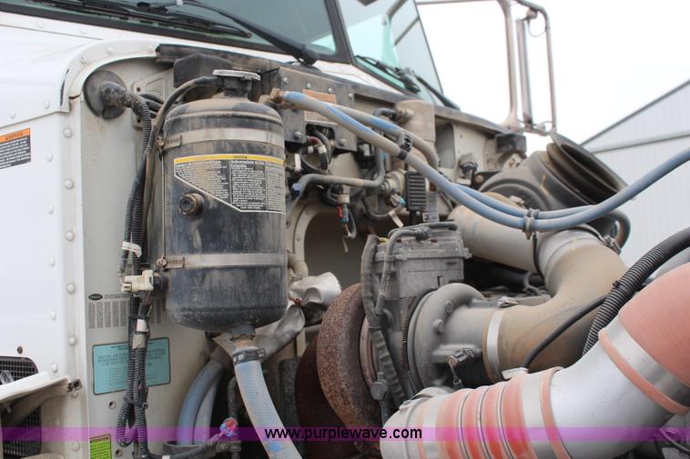image for item K7028 2008 Peterbilt 340 dump truck
