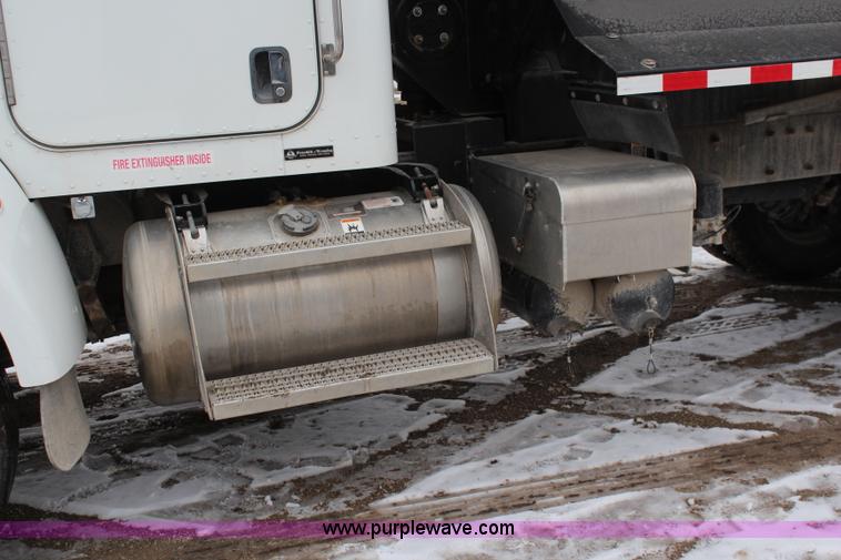 image for item K7028 2008 Peterbilt 340 dump truck