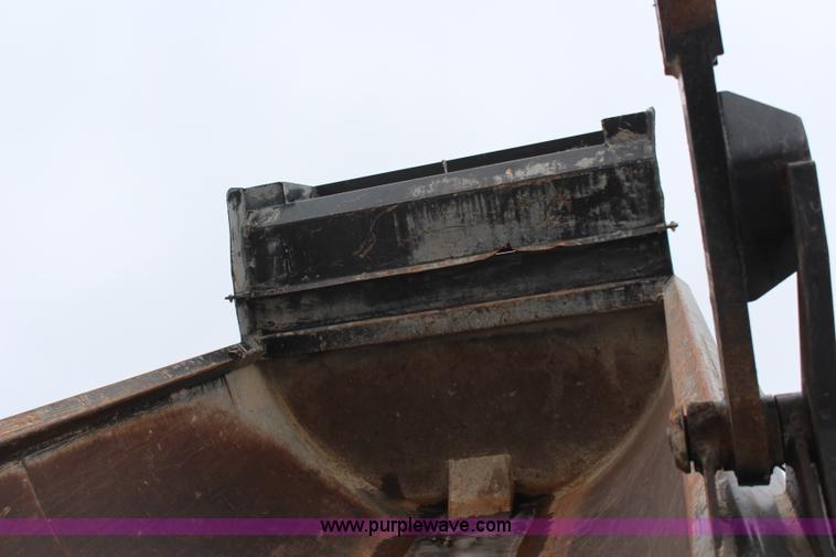 image for item K7028 2008 Peterbilt 340 dump truck