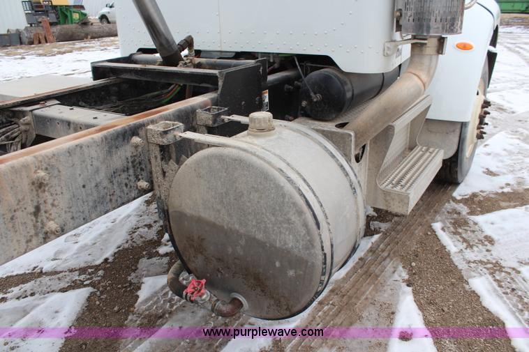 image for item K7028 2008 Peterbilt 340 dump truck