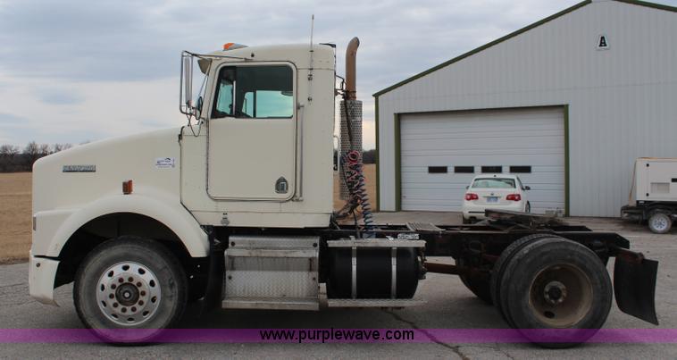 image for item K7097 1995 Kenworth T800 semi truck