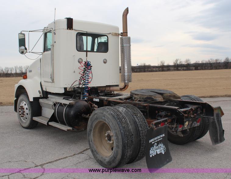 image for item K7097 1995 Kenworth T800 semi truck