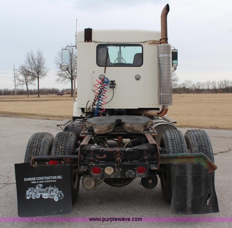 image for item K7097 1995 Kenworth T800 semi truck