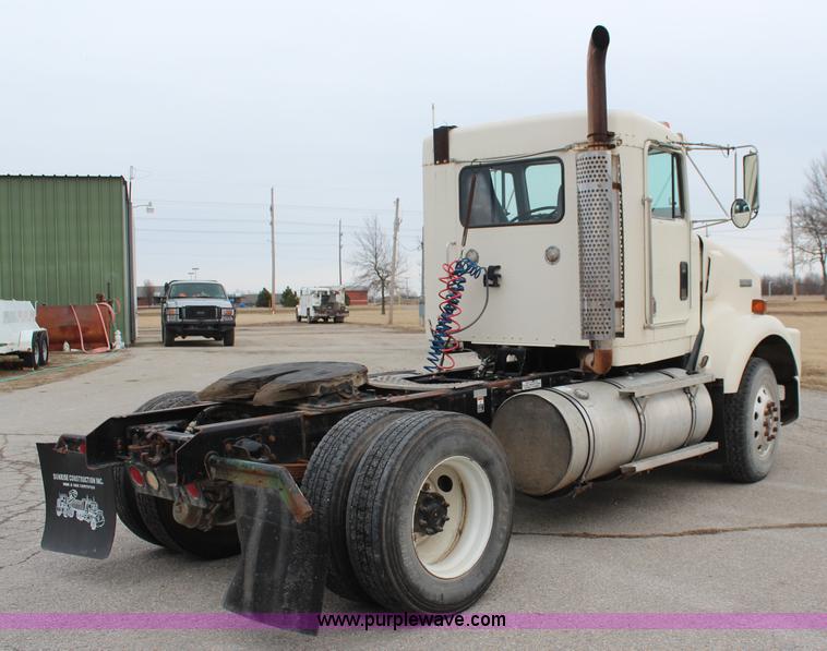 image for item K7097 1995 Kenworth T800 semi truck