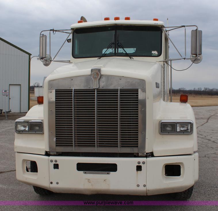 image for item K7097 1995 Kenworth T800 semi truck