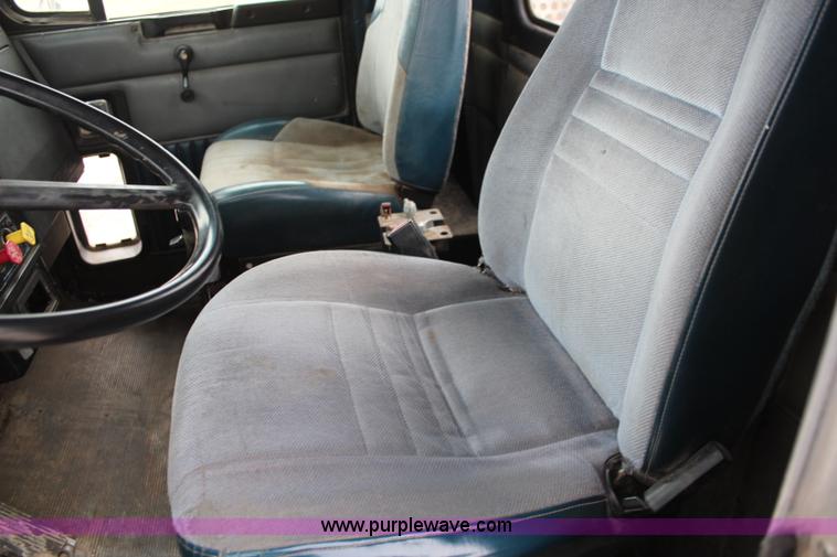 image for item K7097 1995 Kenworth T800 semi truck