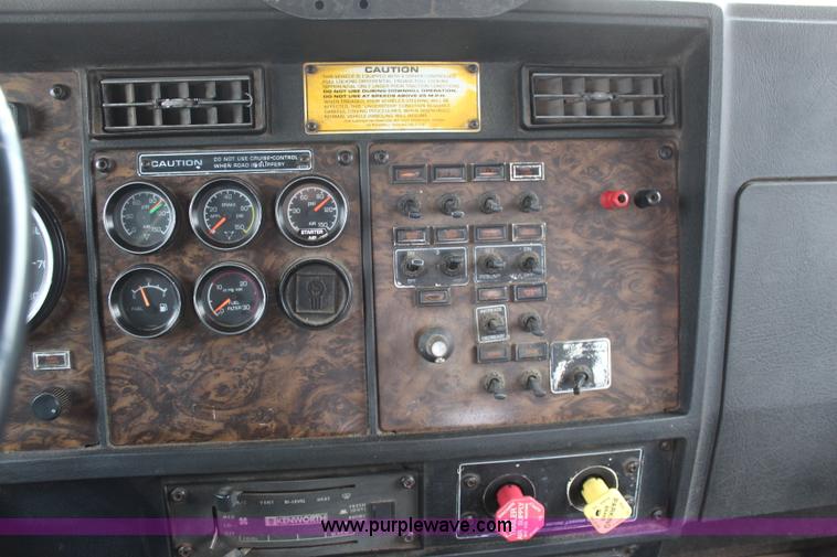 image for item K7097 1995 Kenworth T800 semi truck