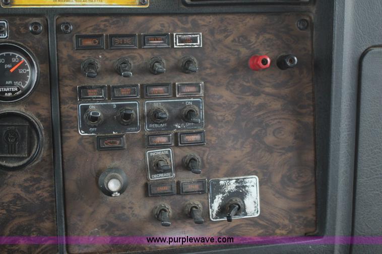 image for item K7097 1995 Kenworth T800 semi truck