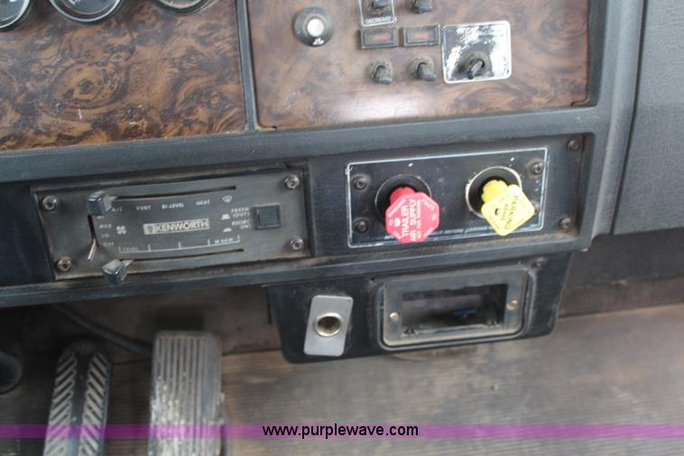image for item K7097 1995 Kenworth T800 semi truck