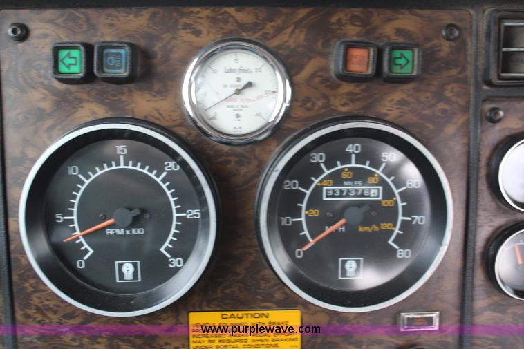 image for item K7097 1995 Kenworth T800 semi truck