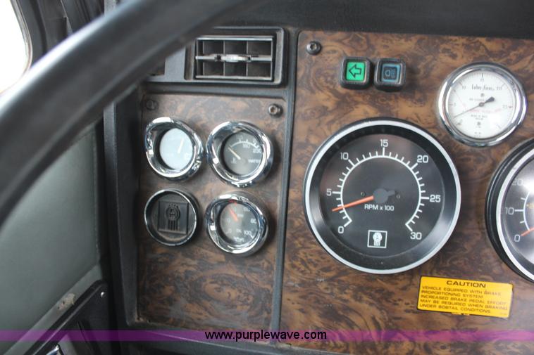 image for item K7097 1995 Kenworth T800 semi truck