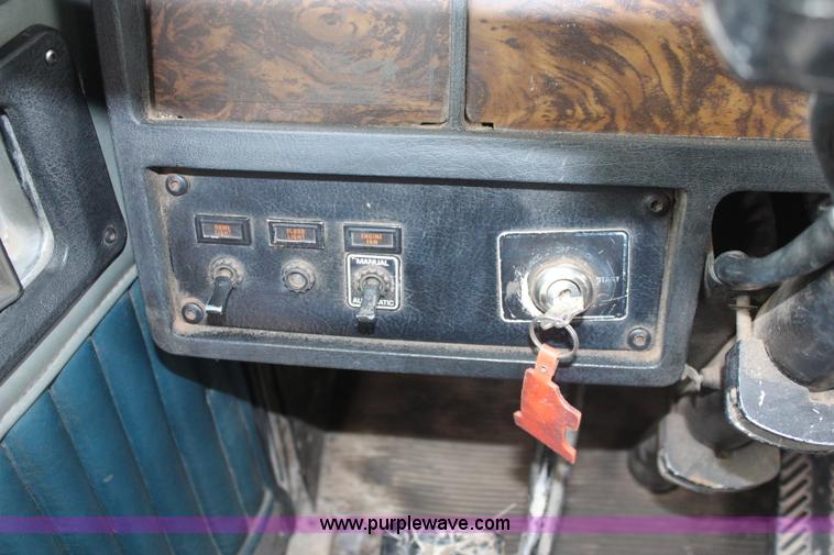 image for item K7097 1995 Kenworth T800 semi truck