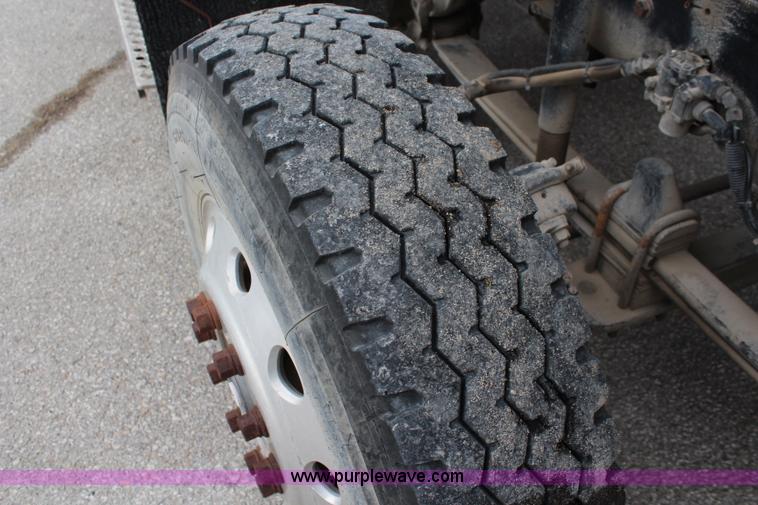 image for item K7097 1995 Kenworth T800 semi truck