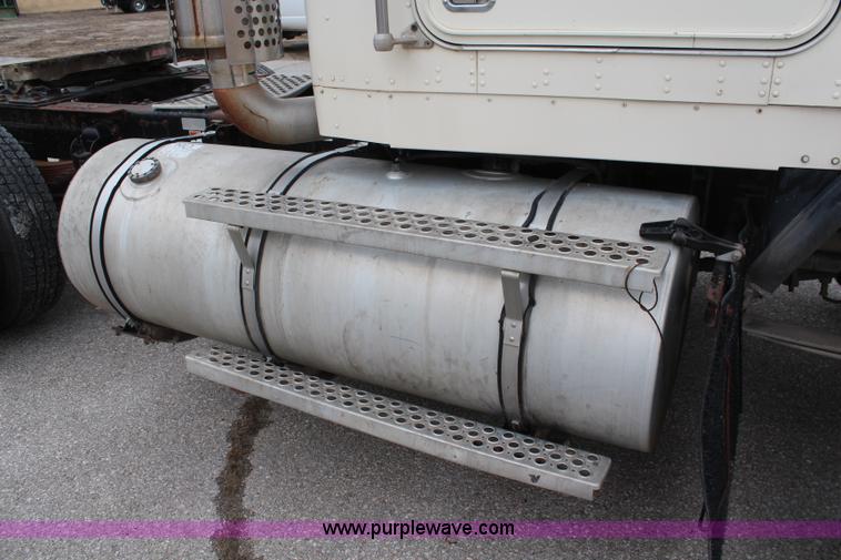 image for item K7097 1995 Kenworth T800 semi truck