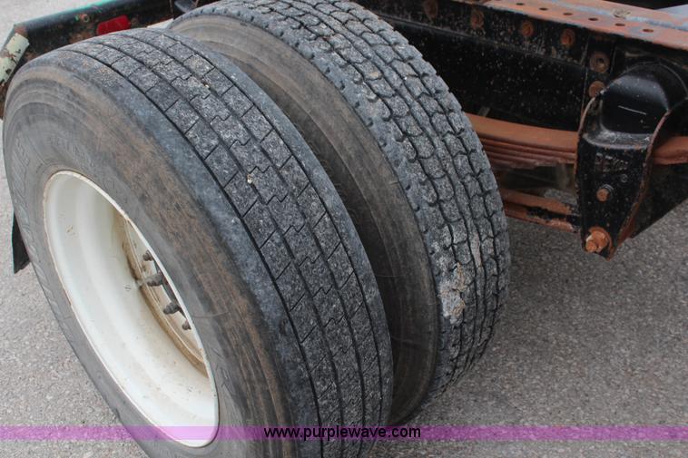 image for item K7097 1995 Kenworth T800 semi truck