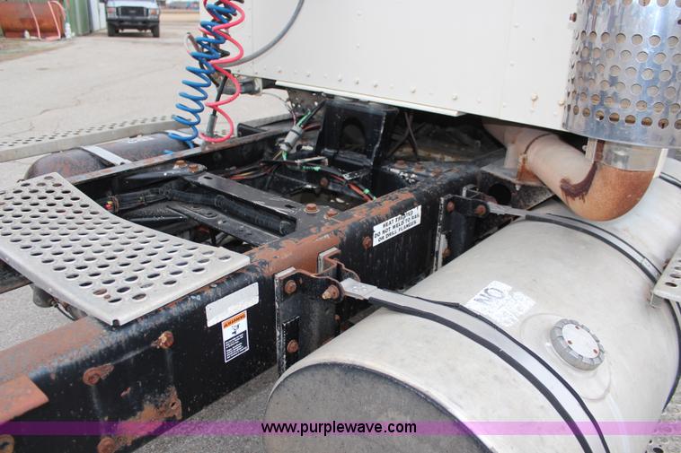 image for item K7097 1995 Kenworth T800 semi truck