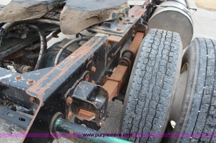 image for item K7097 1995 Kenworth T800 semi truck