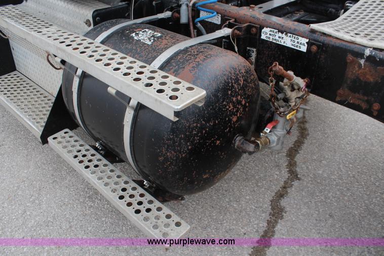 image for item K7097 1995 Kenworth T800 semi truck