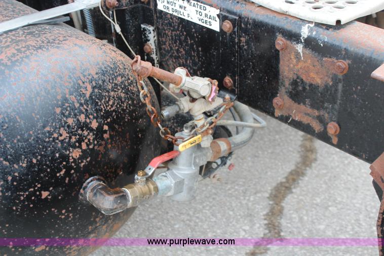 image for item K7097 1995 Kenworth T800 semi truck