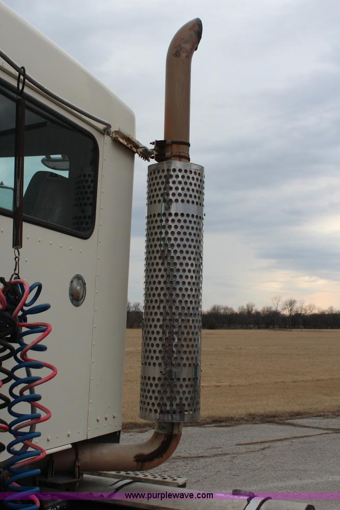 image for item K7097 1995 Kenworth T800 semi truck