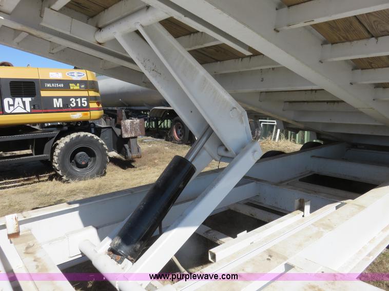 image for item K7098 2010 PJ gooseneck tilt deck trailer