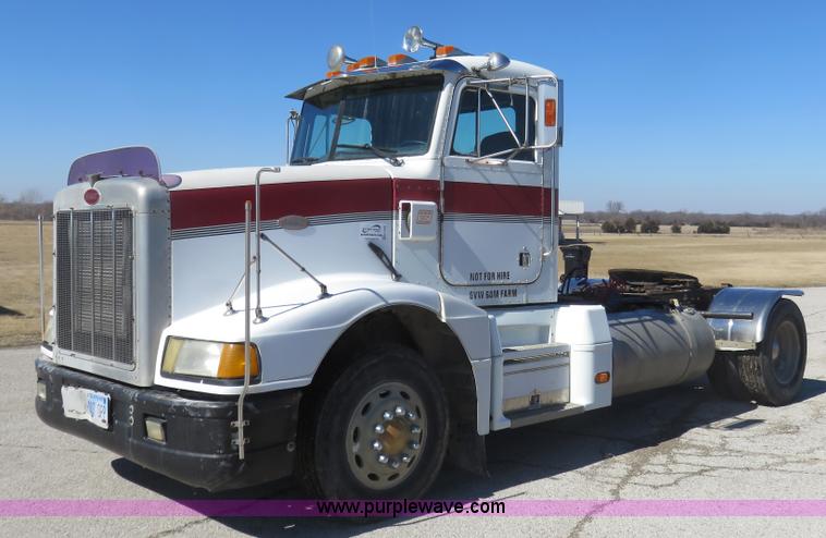 image for item K7099 1988 Peterbilt 377 semi truck