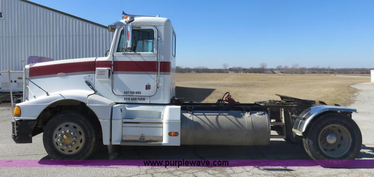 image for item K7099 1988 Peterbilt 377 semi truck