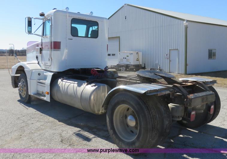 image for item K7099 1988 Peterbilt 377 semi truck