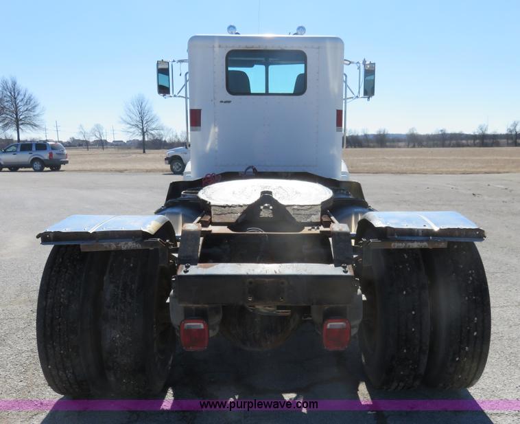 image for item K7099 1988 Peterbilt 377 semi truck