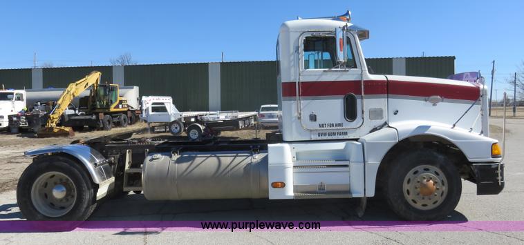 image for item K7099 1988 Peterbilt 377 semi truck