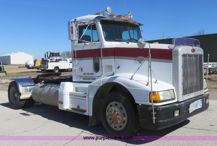 image for item K7099 1988 Peterbilt 377 semi truck