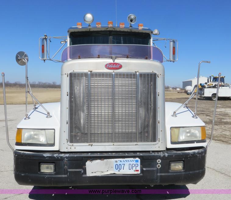 image for item K7099 1988 Peterbilt 377 semi truck