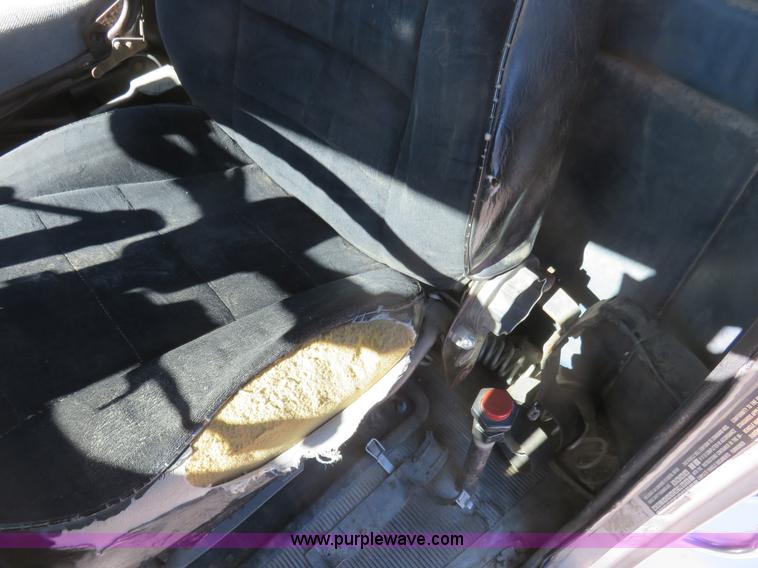 image for item K7099 1988 Peterbilt 377 semi truck