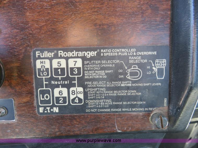 image for item K7099 1988 Peterbilt 377 semi truck