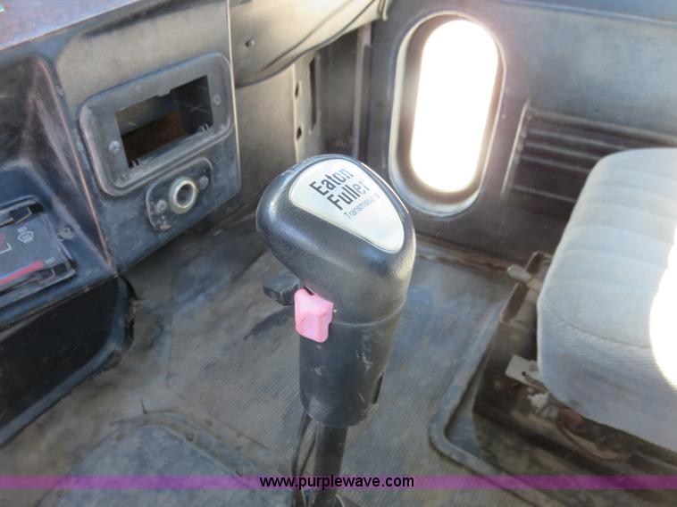 image for item K7099 1988 Peterbilt 377 semi truck