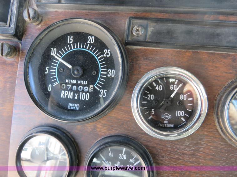 image for item K7099 1988 Peterbilt 377 semi truck