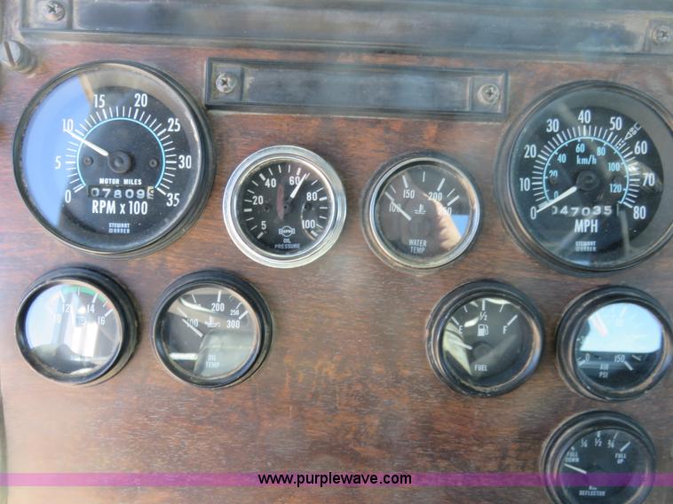 image for item K7099 1988 Peterbilt 377 semi truck