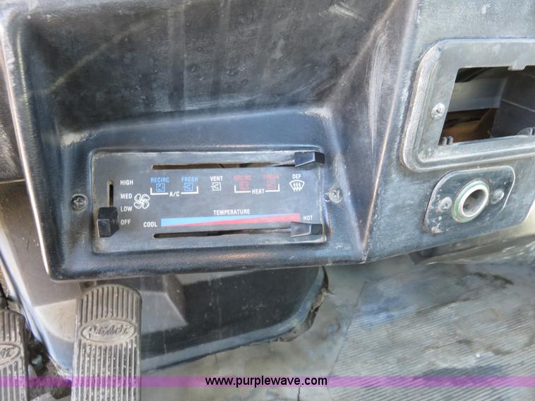 image for item K7099 1988 Peterbilt 377 semi truck