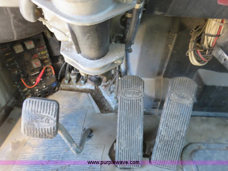 image for item K7099 1988 Peterbilt 377 semi truck