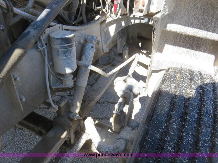 image for item K7099 1988 Peterbilt 377 semi truck